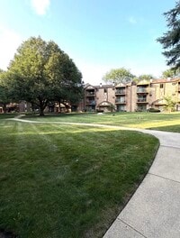 Building Photo - 811 S Dwyer Ave