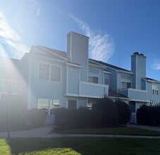 Building Photo - Move in Ready 2 Bedroom, 1 Bathroom First ...