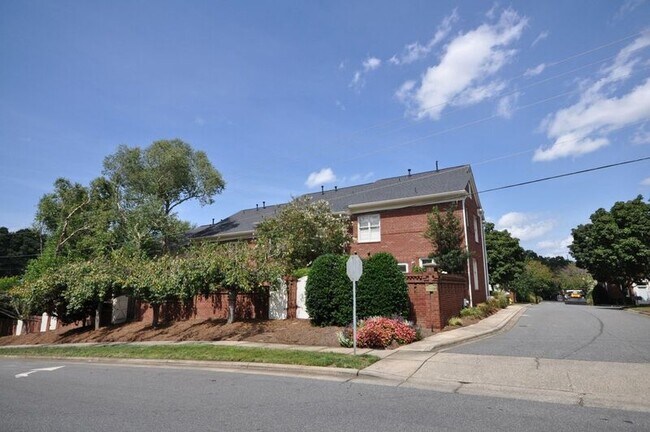 Building Photo - 2708 Dilworth Heights Ln