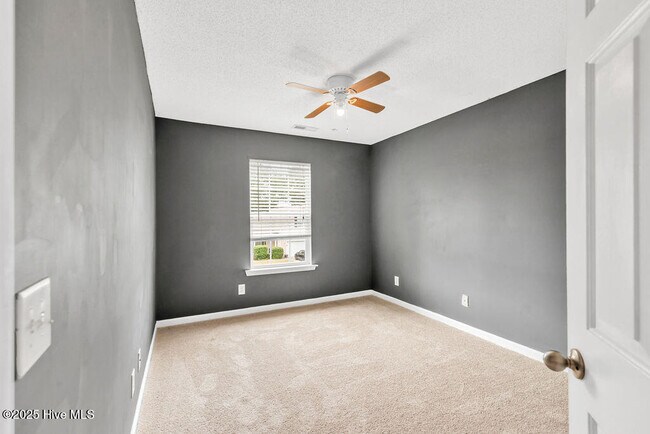 Building Photo - 106 Briar Hollow Dr