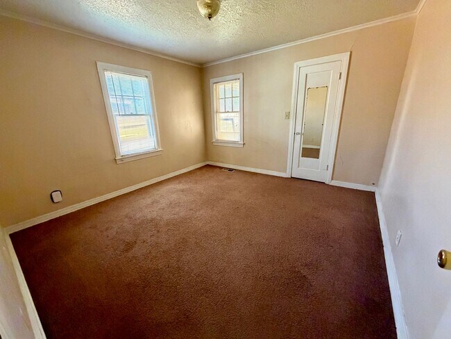 Building Photo - 3 Bedroom and 1 Bathroom Home for rent in Shawnee