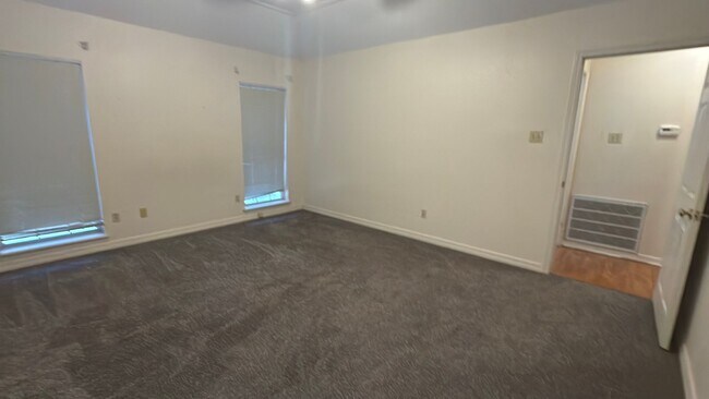 Building Photo - 2106 Middle Creek Blvd