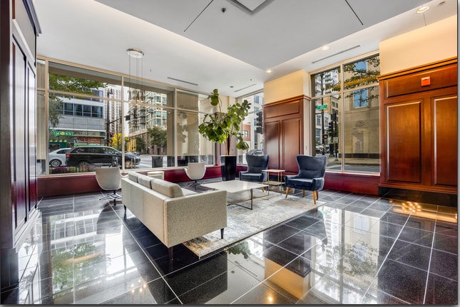 lobby - 1250 S Michigan Ave