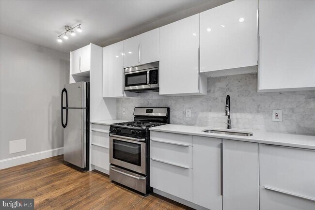 Building Photo - 1301 Longfellow St NW