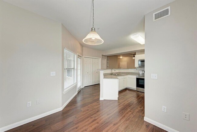 Building Photo - 2320 Gracy Farms Ln