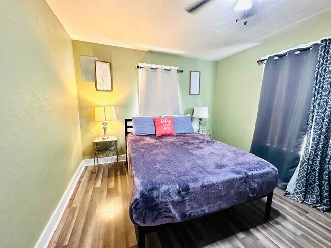 Building Photo - 1606 SW A Ave