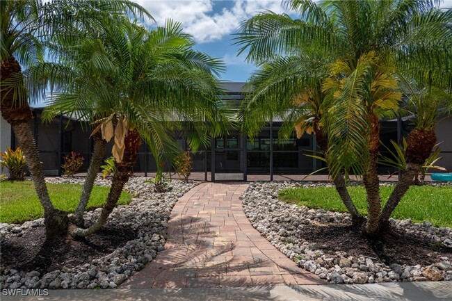 Building Photo - 14562 Riverside Dr