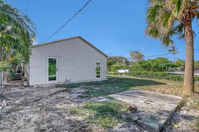 Building Photo - 802 S M St