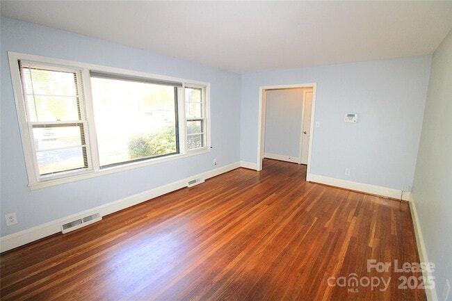 Building Photo - 3517 Carlyle Dr