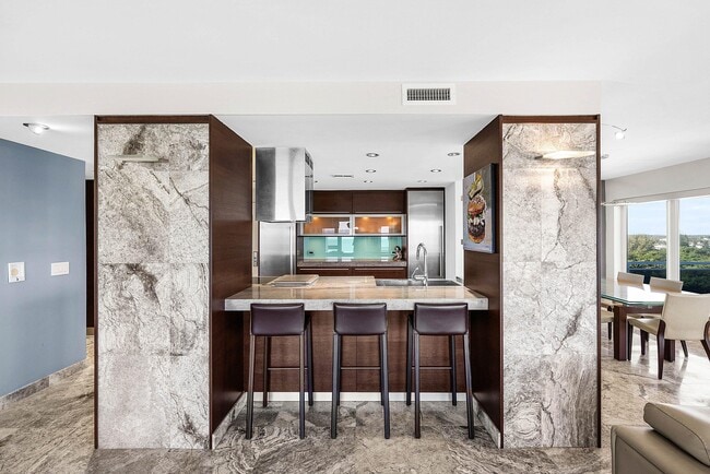 Building Photo - 2066 N Ocean Blvd