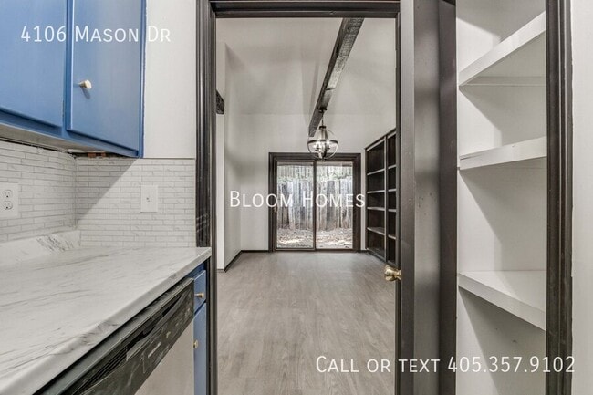 Building Photo - 4106 Mason Dr