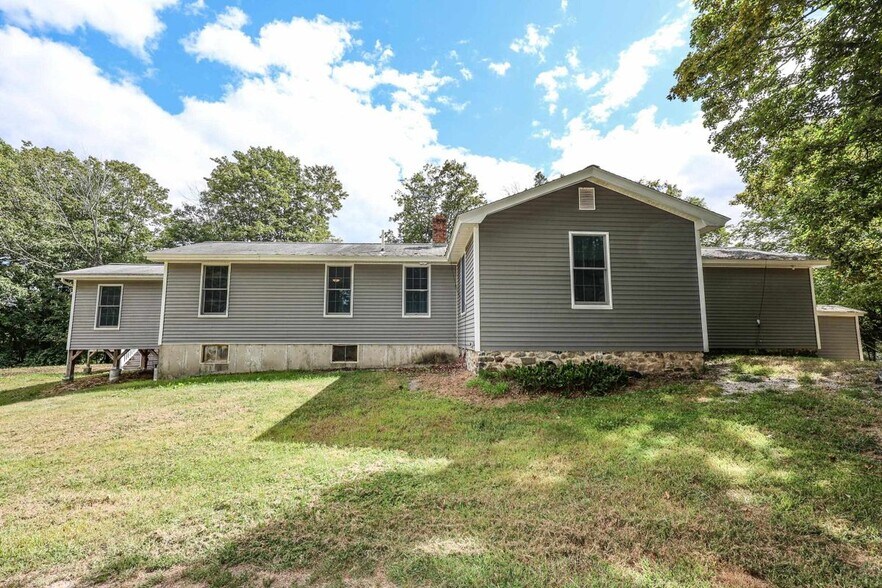 Building Photo - 55 Holbrook Hill Rd