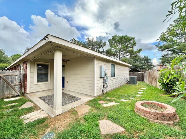 Building Photo - 6303 Tolstin Lakes Ln