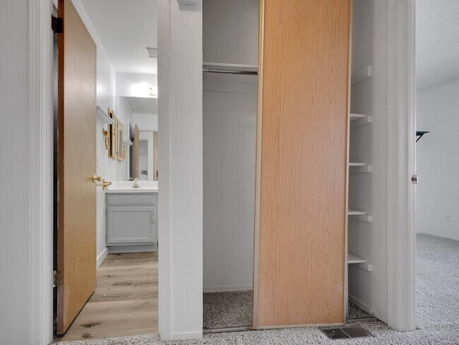 Building Photo - $1,675 // 2-Bed 1-Bath Charming Rowhome in...