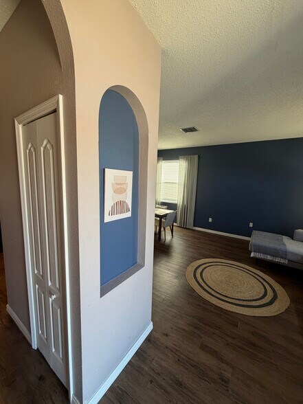 Building Photo - 4815 Pennecott Way