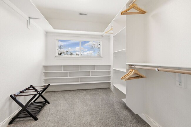 Building Photo - 802 NW D St