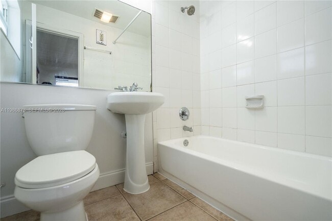 Building Photo - 715 NE 6th St