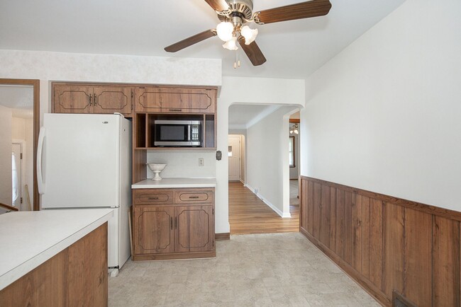 Building Photo - Charming 3 bedroom/2 bath House, Parma!