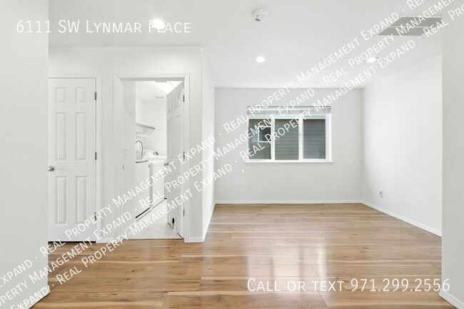 Building Photo - 6111 SW Lynmar Pl