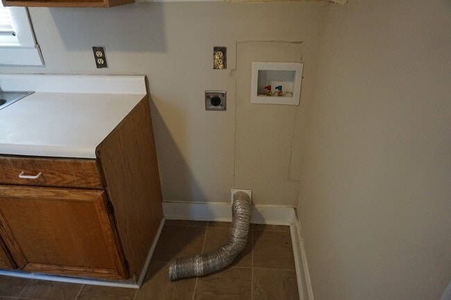Building Photo - 2BR/1BA Home Downtown - $900/month - Pet F...