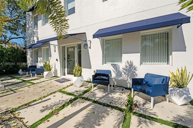 Building Photo - 165 NW 39th St