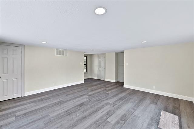 Building Photo - 2605 Stark St