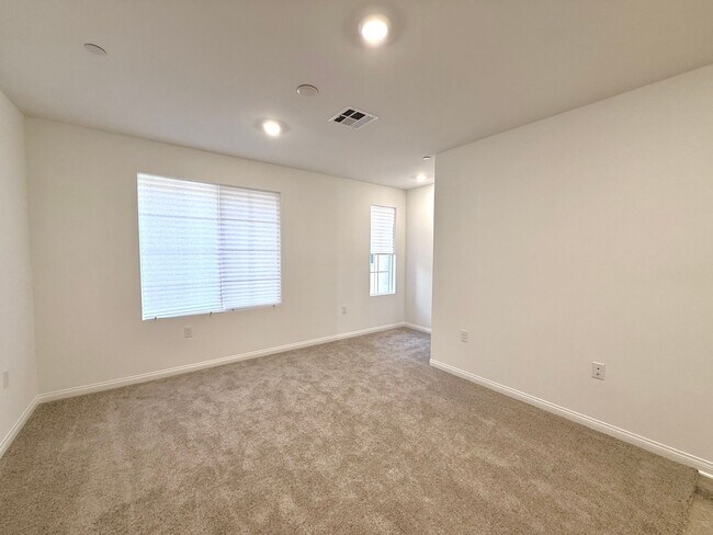 Building Photo - 26865 Millerton St