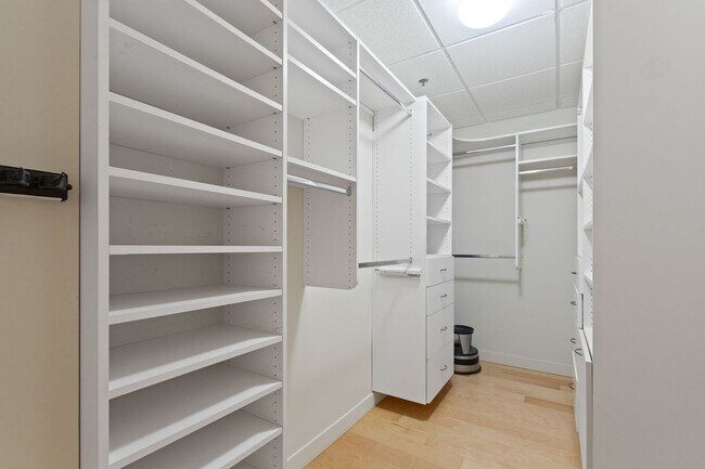 Building Photo - Pearl District Townhome