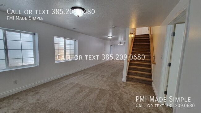 Building Photo - 3042 E Somerset Dr