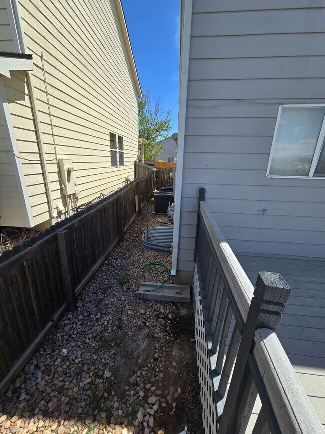 Building Photo - Spacious and Bright 4 Bedroom Home with Garage and Basement Now Available!
