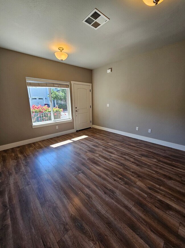 Building Photo - 528/532 Gray Court
