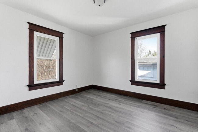 Building Photo - 223 Elmhurst Rd