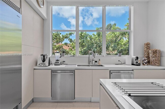 Building Photo - 435 Hampton Ln