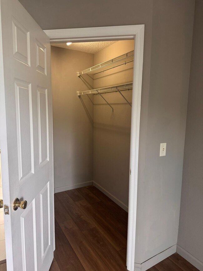 Building Photo - 1132 S Pine Ridge Cir