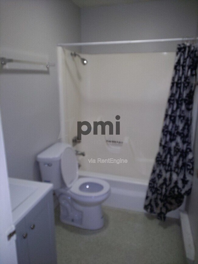 Building Photo - 24 W Buchanan Ave