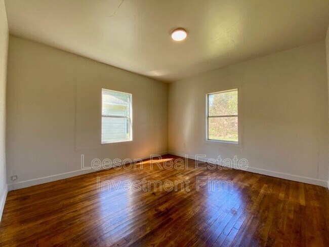 Building Photo - 545 Wyche St
