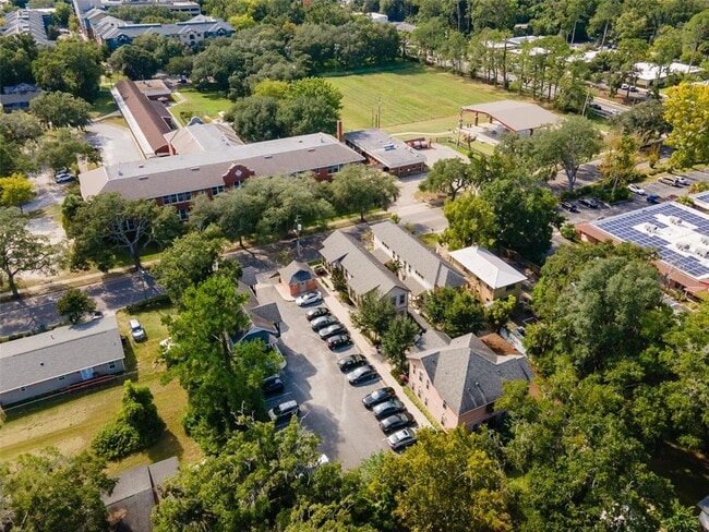 Building Photo - 711 NW 10th St