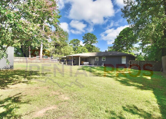 Building Photo - 4 Bed, 3 Bath Home in Ruston