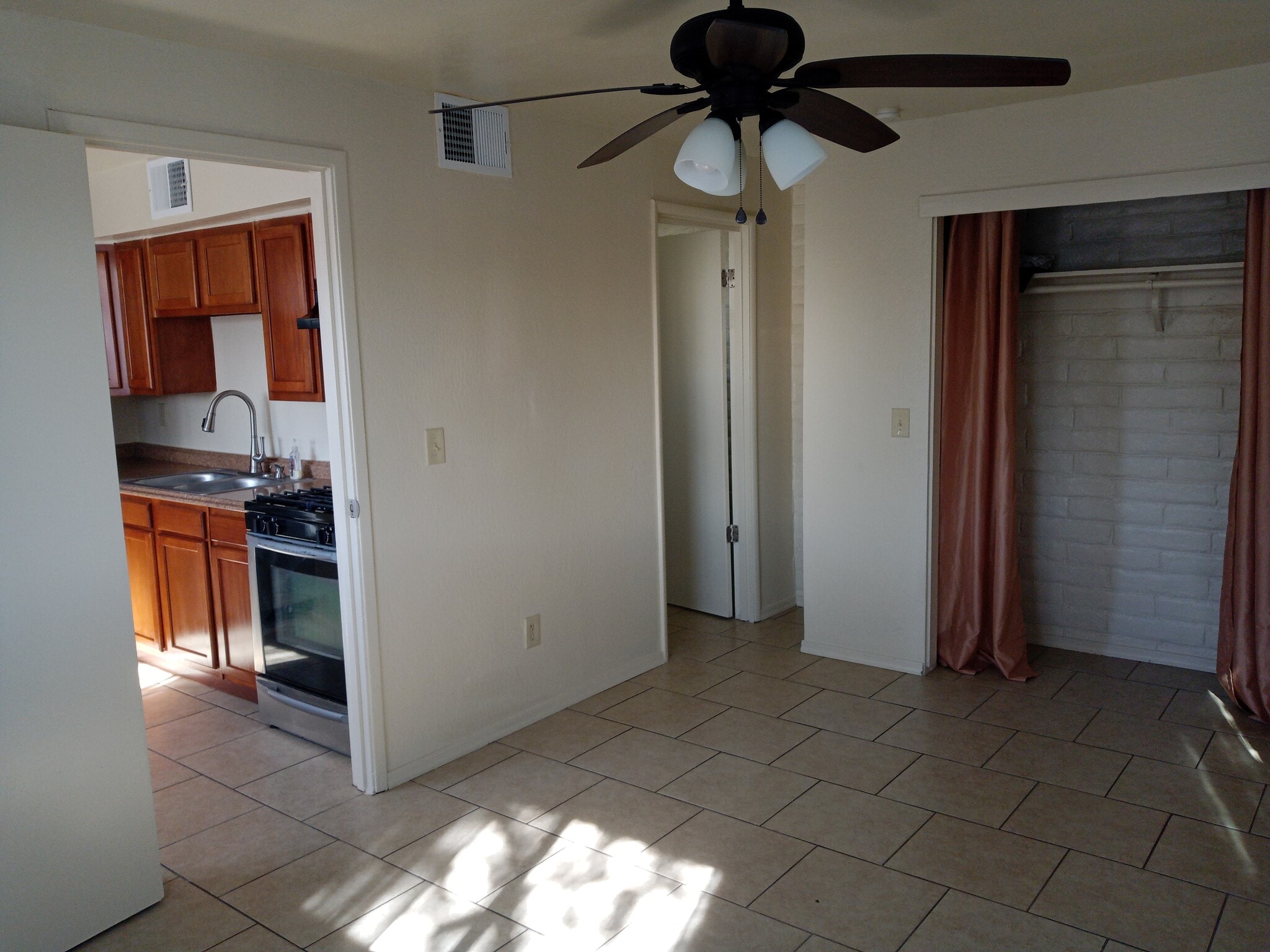 Building Photo - 244 N Westmoreland Ave