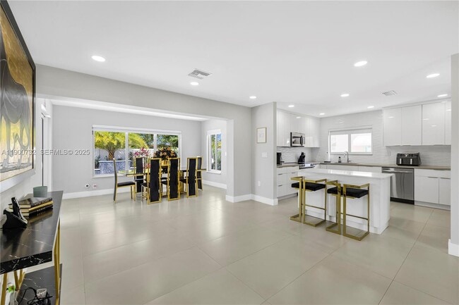 Building Photo - 1104 N 13th Terrace