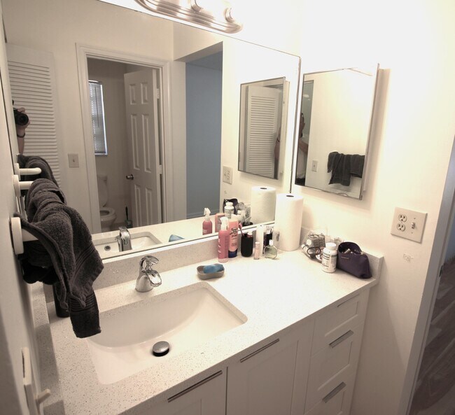 Building Photo - 2900 Olivewood Terrace