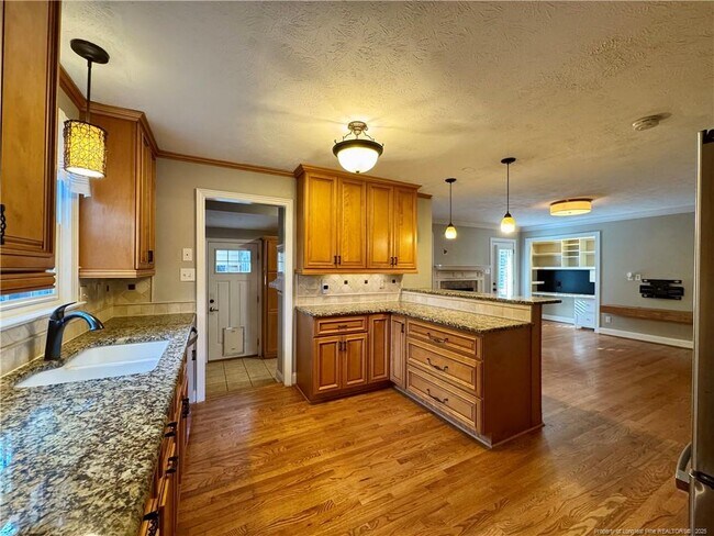 Building Photo - 2723 Huntington Rd