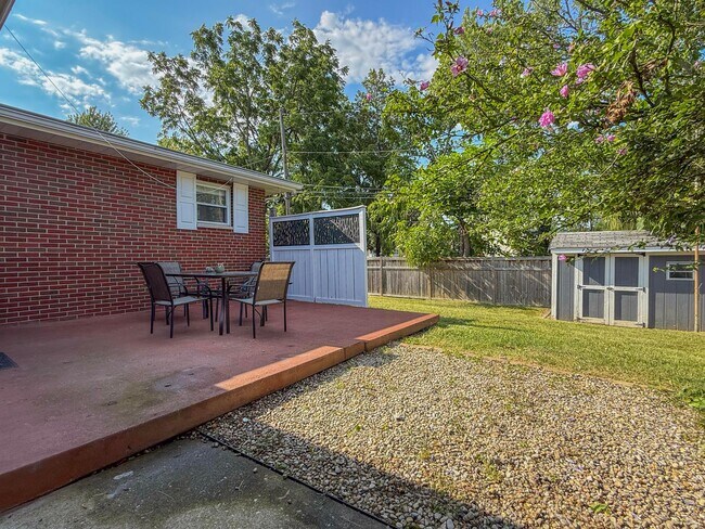 Building Photo - 3084 Sawyer Dr