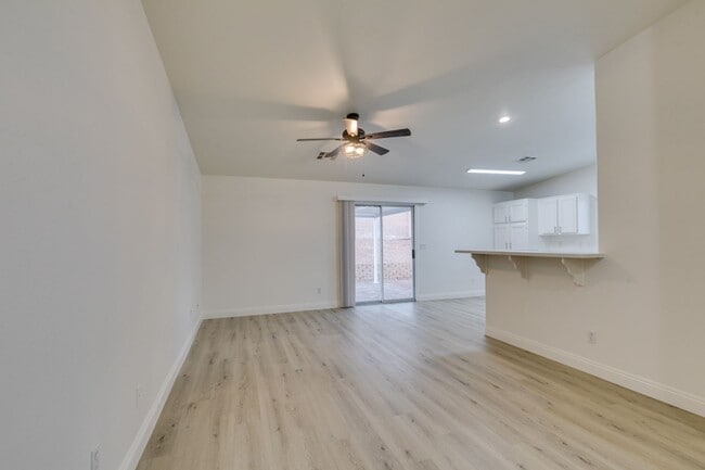 Building Photo - 437 Palegold St