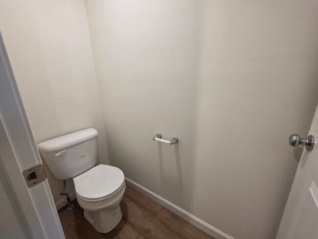 Building Photo - 5915 Hawkweed Dr