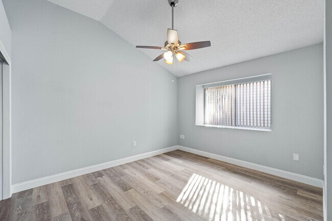 Building Photo - 110 Parkwood Dr
