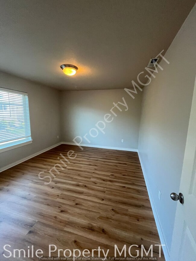 Building Photo - single house
