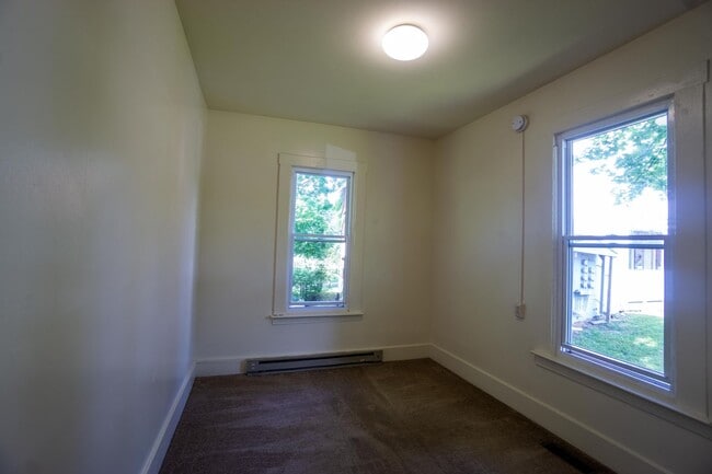 Building Photo - 418 Cherry St