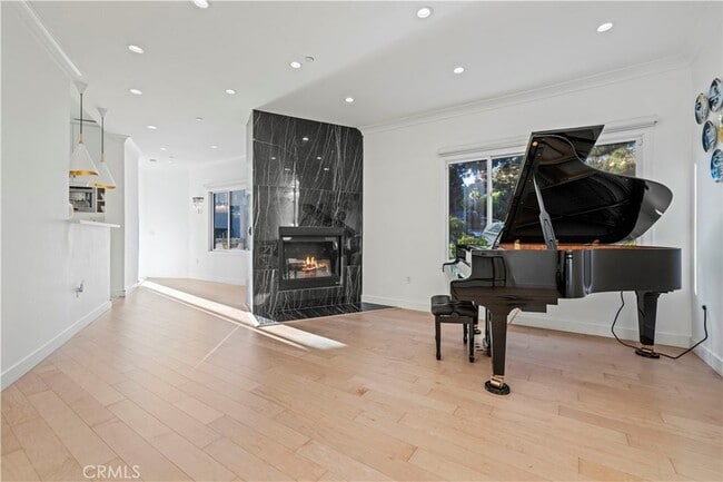 Building Photo - 4000 Bouquete St