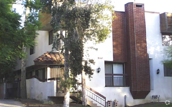Building Photo - 422 N Jackson St